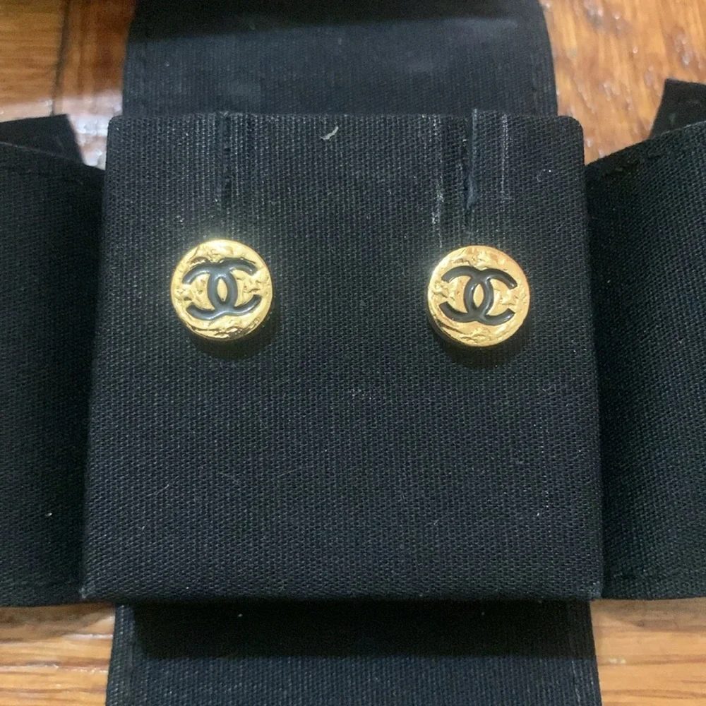 Chanel Gold Circle Stud Earrings - Picture 2 of 5
